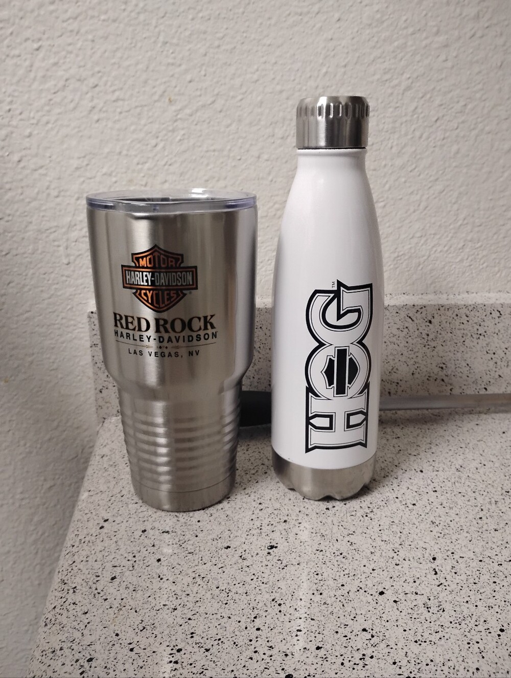 Harley-Davidson White HOG Bottle with Stainless Steel Red Rock Tumbler